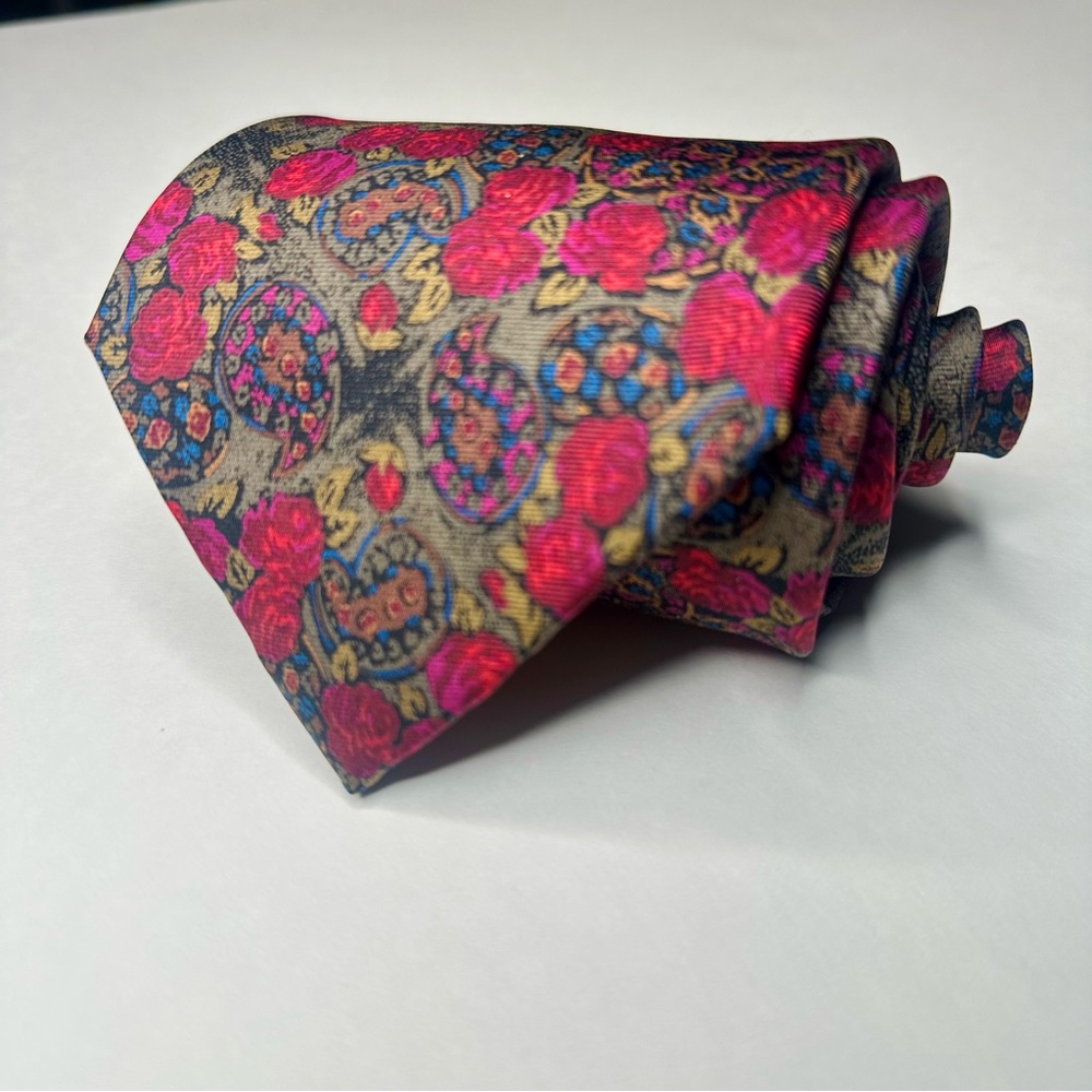 Luxury SAKS FIFTH AVENUE Exclusive Bold Red & Tan Floral All Silk Classic Tie - Picture 7 of 7